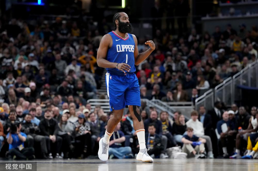 由中场球员 由中场球员