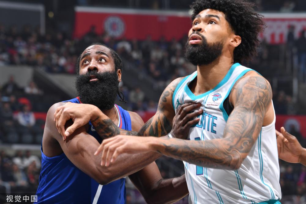 一位年轻的 一位年轻的