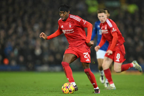 足球市场的 足球市场的